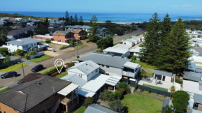 Suzie Q - Spacious 4BR home - 150m to beach - Pet Friendly